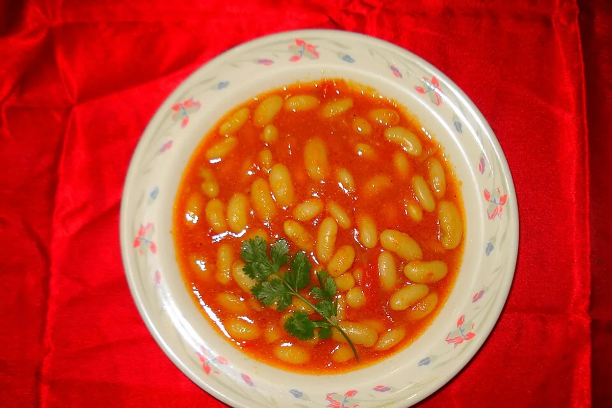Turkish white beans in tomato paprika broth with parsley